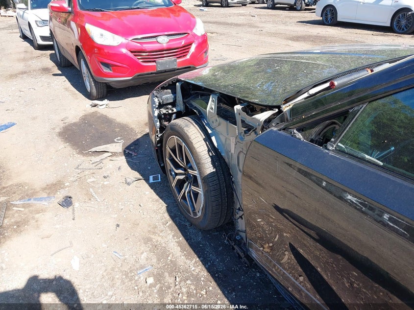 2026 BMW 7er VIN WBA33EH00TCW65535 IAAI salvage auction — LEFT FRONT, Salvage Title, sold $61,800 on 2026-08-10 (photo 6)