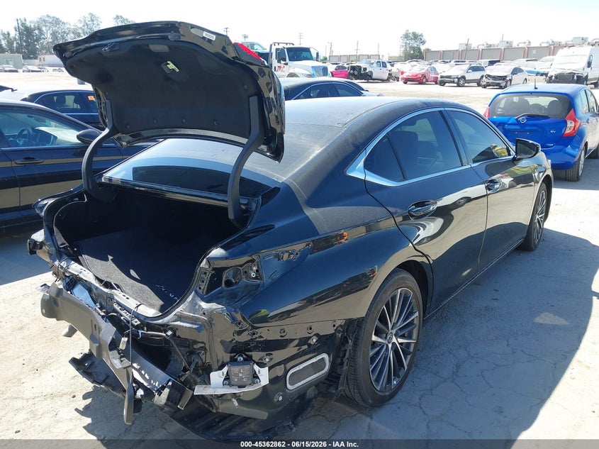 2025 Lexus ES VIN 58ADA1C16SU069526 IAAI salvage auction — REAR END, Salvage Title, sold $18,300 on 2026-07-29 (photo 4)