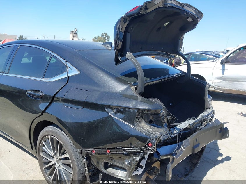 2025 Lexus ES VIN 58ADA1C16SU069526 IAAI salvage auction — REAR END, Salvage Title, sold $18,300 on 2026-07-29 (photo 6)