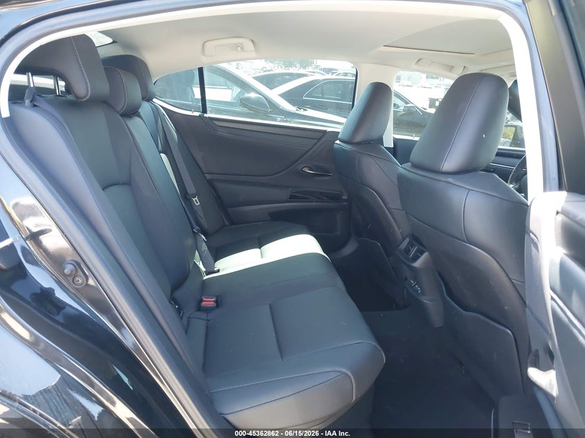 2025 Lexus ES VIN 58ADA1C16SU069526 IAAI salvage auction — REAR END, Salvage Title, sold $18,300 on 2026-07-29 (photo 8)