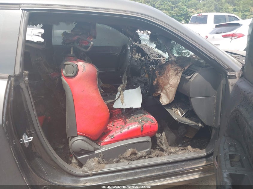 2013 Dodge Challenger VIN 2C3CDYDJ8DH704889 IAAI salvage auction — Burn Interior, Salvage Title, sold $675 on 2026-07-26 (photo 5)