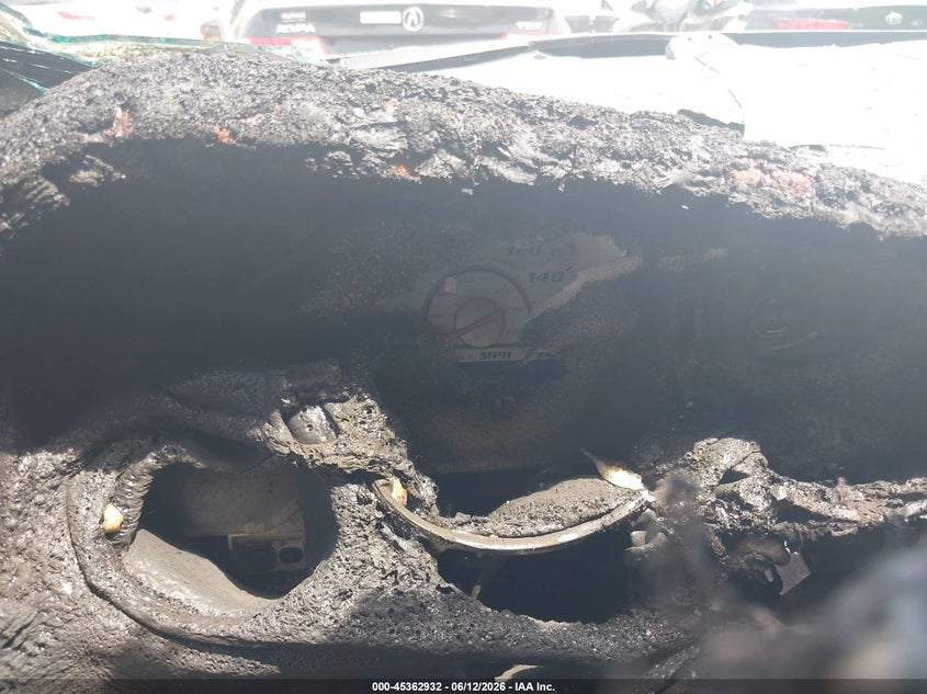 2013 Dodge Challenger VIN 2C3CDYDJ8DH704889 IAAI salvage auction — Burn Interior, Salvage Title, sold $675 on 2026-07-26 (photo 7)