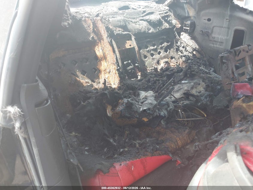 2013 Dodge Challenger VIN 2C3CDYDJ8DH704889 IAAI salvage auction — Burn Interior, Salvage Title, sold $675 on 2026-07-26 (photo 8)