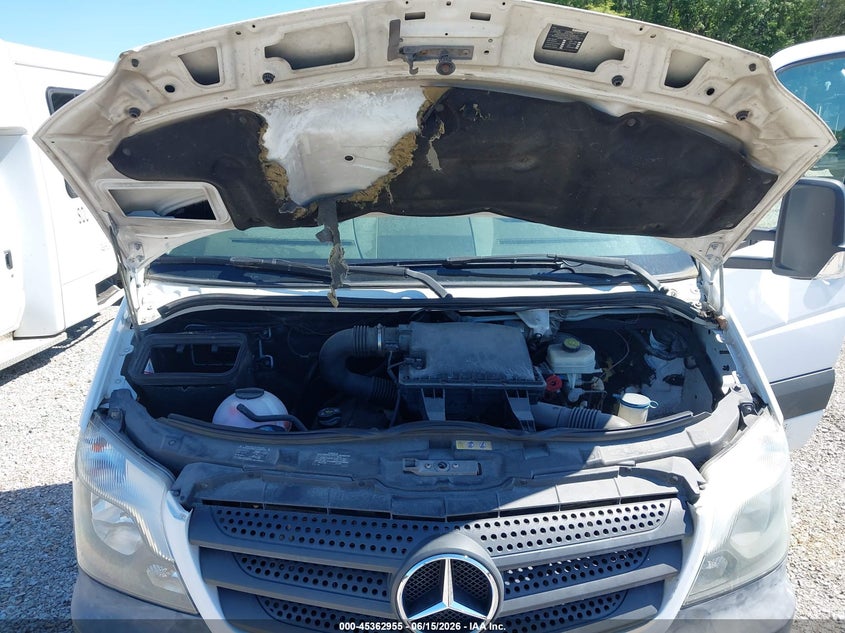 2015 Mercedes-benz Sprinter VIN WDAPF4CC4F9609187 IAAI salvage auction — NORMAL WEAR, Clear (Indiana), sold $2,050 on 2026-07-23 (photo 9)