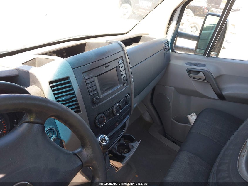 2015 Mercedes-benz Sprinter VIN WDAPF4CC4F9609187 IAAI salvage auction — NORMAL WEAR, Clear (Indiana), sold $2,050 on 2026-07-23 (photo 6)