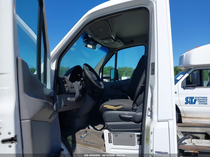 2015 Mercedes-benz Sprinter VIN WDAPF4CC4F9609187 IAAI salvage auction — NORMAL WEAR, Clear (Indiana), sold $2,050 on 2026-07-23 (photo 7)