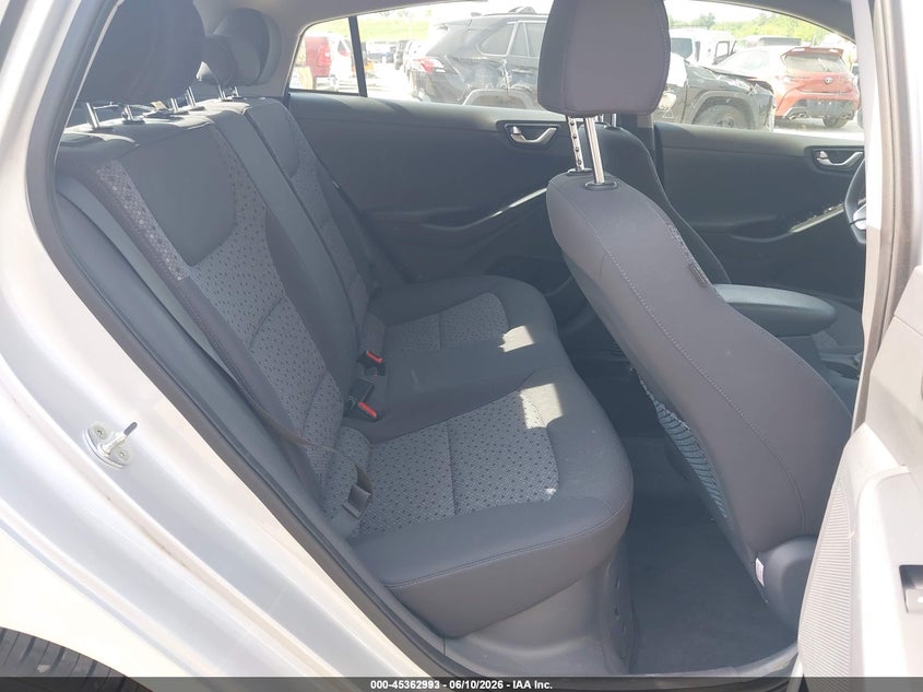2018 Hyundai Ioniq hybrid VIN KMHC65LC6JU075967 IAAI salvage auction — NORMAL WEAR, Sf97 (New Hampshire), sold $6,100 on 2026-07-23 (photo 8)