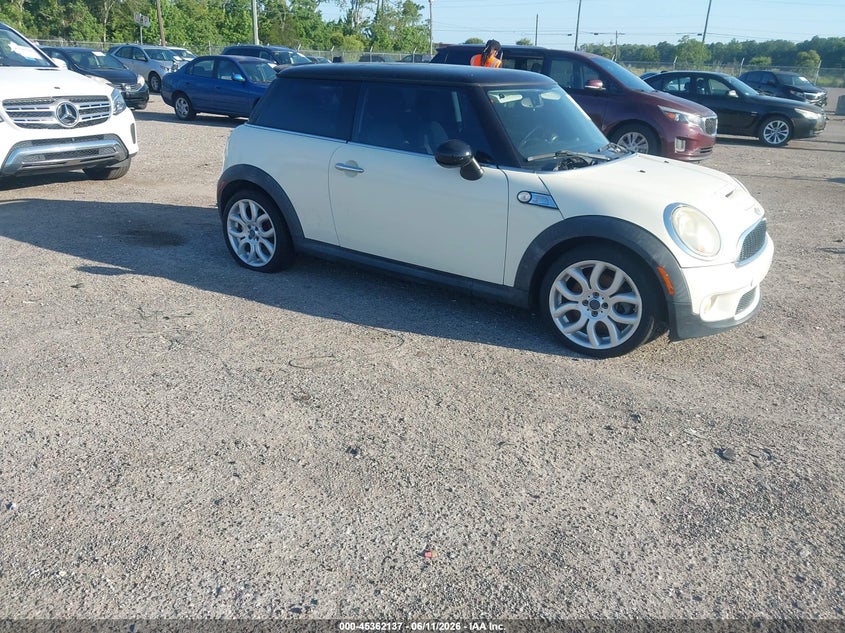 2010 Mini Cooper VIN WMWMF7C59ATZ70250 IAAI salvage auction — NORMAL WEAR, Clear (Florida), sold $500 on 2026-07-21 (photo 1)