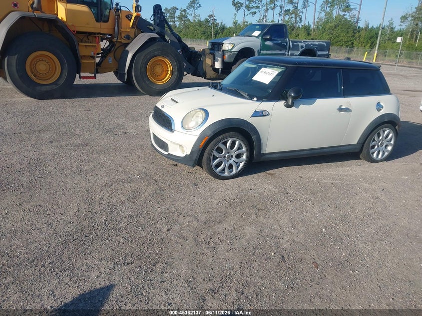2010 Mini Cooper VIN WMWMF7C59ATZ70250 IAAI salvage auction — NORMAL WEAR, Clear (Florida), sold $500 on 2026-07-21 (photo 2)