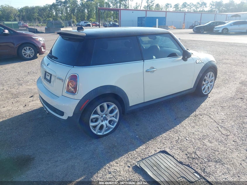 2010 Mini Cooper VIN WMWMF7C59ATZ70250 IAAI salvage auction — NORMAL WEAR, Clear (Florida), sold $500 on 2026-07-21 (photo 4)