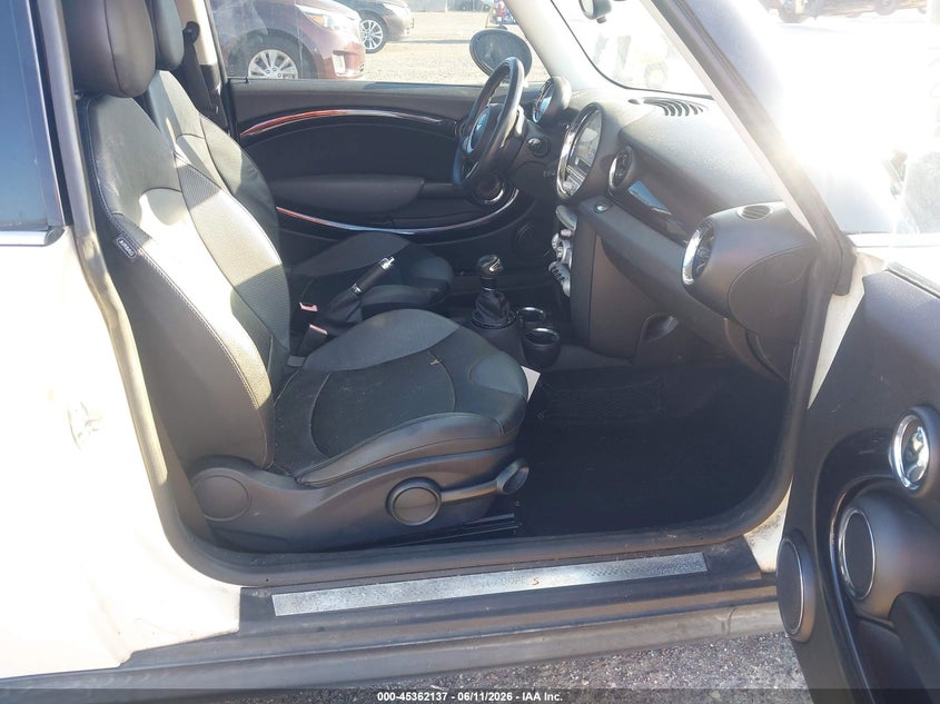 2010 Mini Cooper VIN WMWMF7C59ATZ70250 IAAI salvage auction — NORMAL WEAR, Clear (Florida), sold $500 on 2026-07-21 (photo 5)