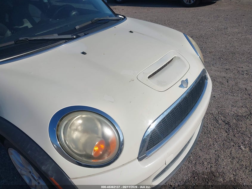 2010 Mini Cooper VIN WMWMF7C59ATZ70250 IAAI salvage auction — NORMAL WEAR, Clear (Florida), sold $500 on 2026-07-21 (photo 6)