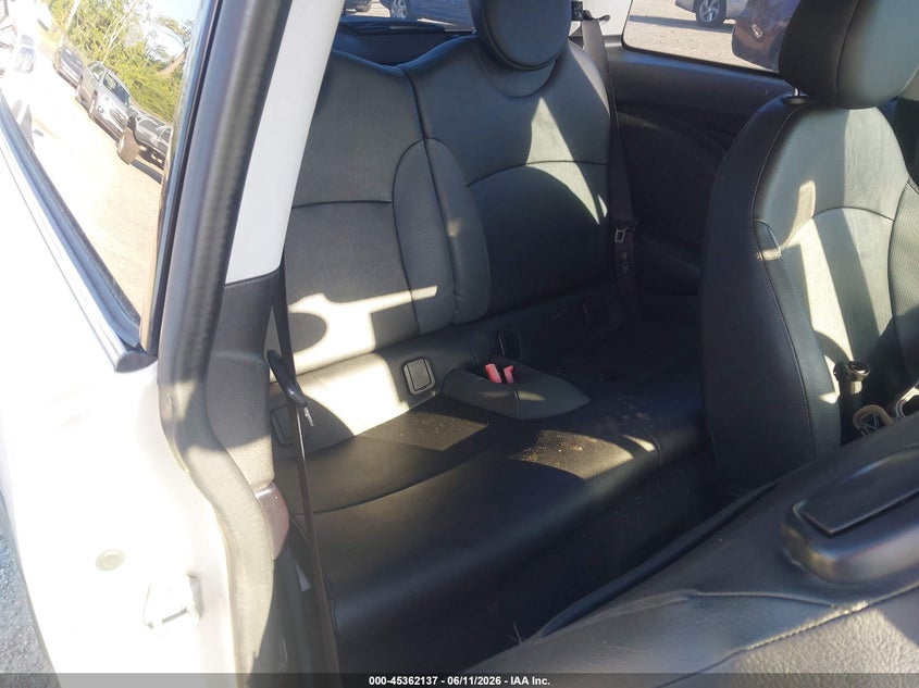 2010 Mini Cooper VIN WMWMF7C59ATZ70250 IAAI salvage auction — NORMAL WEAR, Clear (Florida), sold $500 on 2026-07-21 (photo 8)