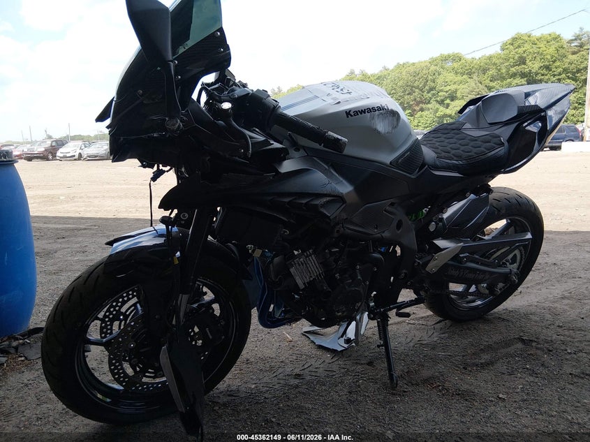 2025 Kawasaki VIN ML5ZXCS14SDA37989 IAAI salvage auction — FRONT END, Salvage (Massachusetts), sold $325 on 2026-07-08 (photo 2)
