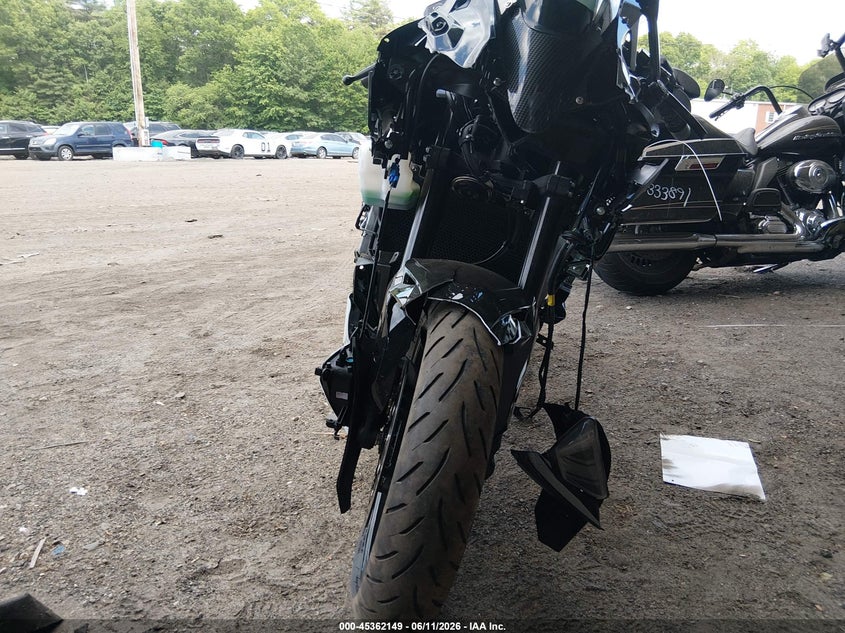 2025 Kawasaki VIN ML5ZXCS14SDA37989 IAAI salvage auction — FRONT END, Salvage (Massachusetts), sold $325 on 2026-07-08 (photo 5)