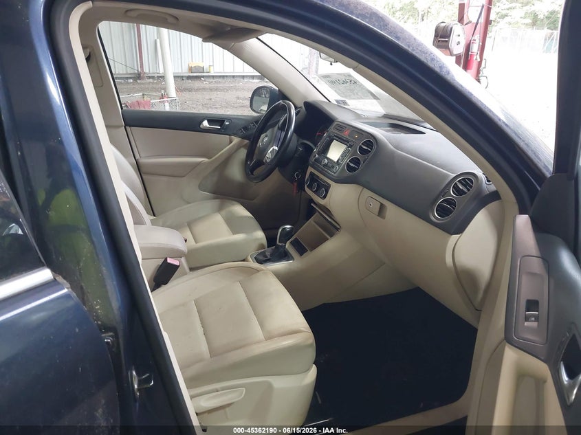 2011 Volkswagen Tiguan VIN WVGBV7AX2BW534241 IAAI salvage auction — LEFT SIDE, Clear (Virginia), sold $175 on 2026-07-23 (photo 5)