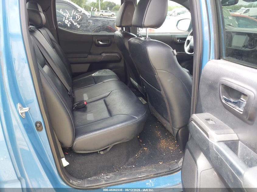2018 Toyota Tacoma VIN 5TFCZ5AN2JX143891 IAAI salvage auction — FRONT & REAR, Original (Texas), sold $10,800 on 2026-07-16 (photo 8)