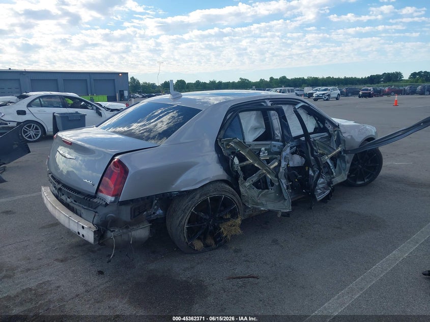 2016 Chrysler 300 VIN 2C3CCAGG6GH162075 IAAI salvage auction — RIGHT SIDE, Clear (Indiana), sold $850 on 2026-08-29 (photo 4)