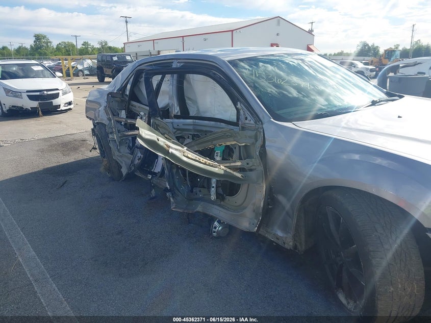 2016 Chrysler 300 VIN 2C3CCAGG6GH162075 IAAI salvage auction — RIGHT SIDE, Clear (Indiana), sold $850 on 2026-08-29 (photo 6)