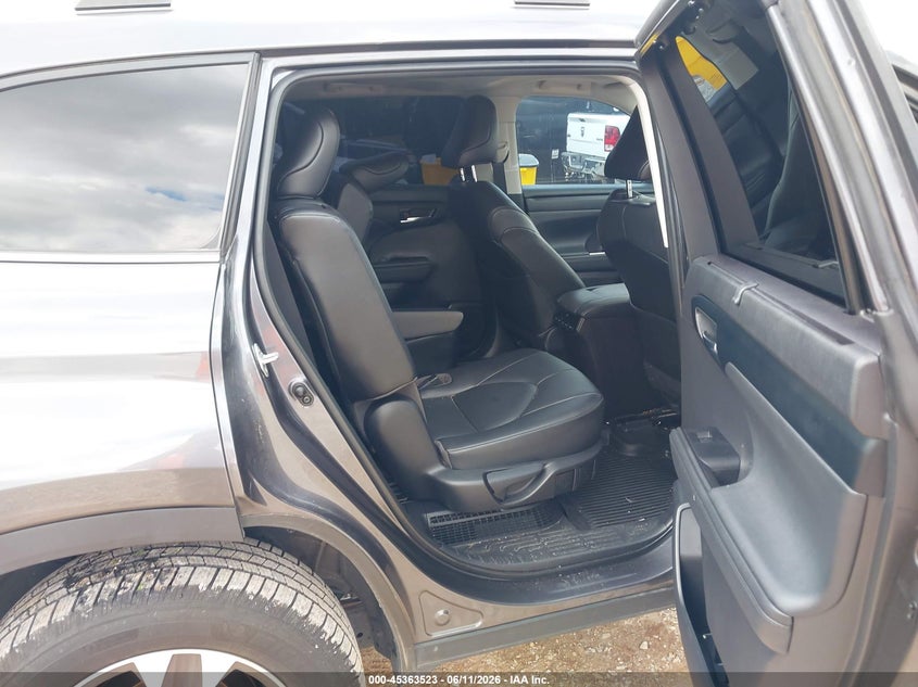 2021 Toyota Highlander VIN 5TDGBRCH5MS036090 IAAI salvage auction — HAIL, Clear (Missouri), sold $17,950 on 2026-07-06 (photo 8)