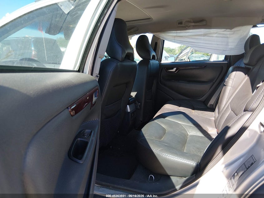2004 Volvo Xc70 VIN YV1SZ59H741160309 IAAI salvage auction — RIGHT SIDE, Salvage (New Hampshire), sold $300 on 2026-08-12 (photo 8)