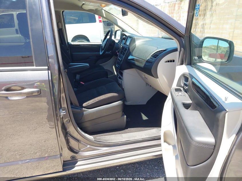 2018 Dodge Grand caravan VIN 2C4RDGBG6JR143380 IAAI salvage auction — NORMAL WEAR, Sf97 (California), sold $10,100 on 2026-07-28 (photo 5)