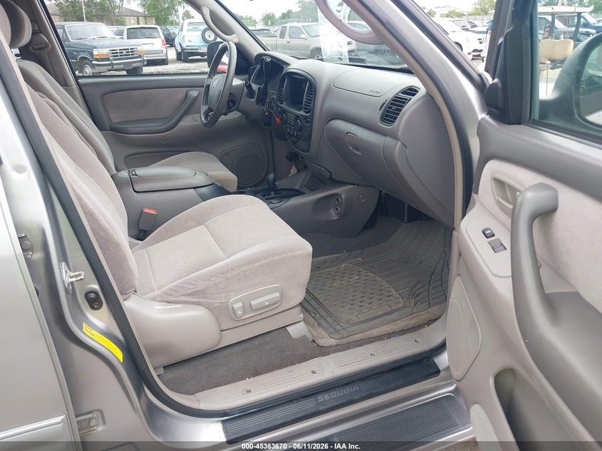 2004 Toyota Sequoia VIN 5TDBT44A94S207581 IAAI salvage auction — NORMAL WEAR, Clear (Illinois), sold $1,000 on 2026-07-13 (photo 5)