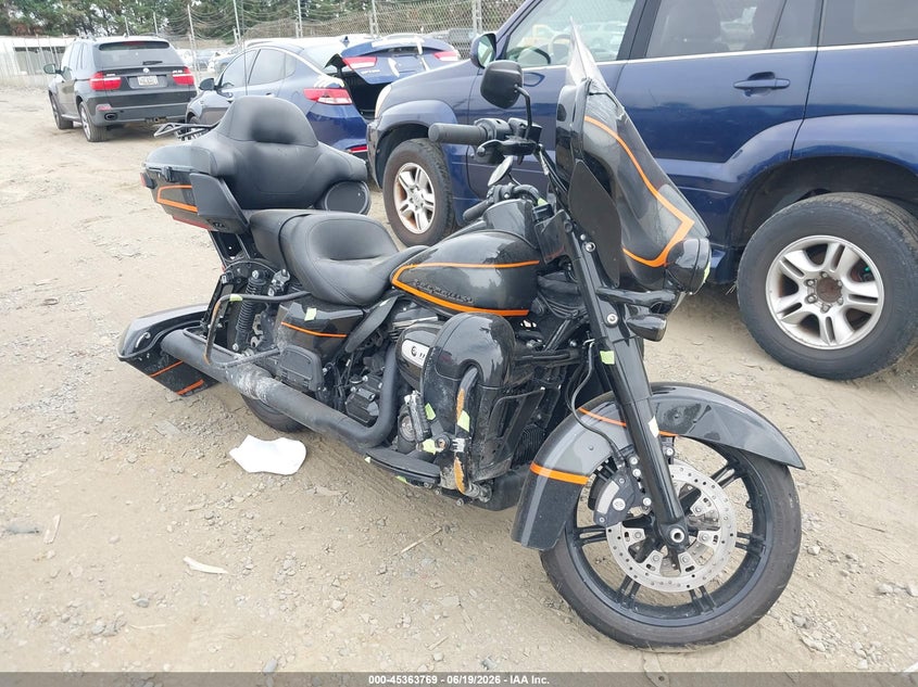 2022 Harley-davidson Electra glide VIN 1HD1KEF12NB674107 IAAI salvage auction — LEFT & RIGHT, Salvage (Tennessee), sold $8,700 on 2026-07-15 (photo 1)