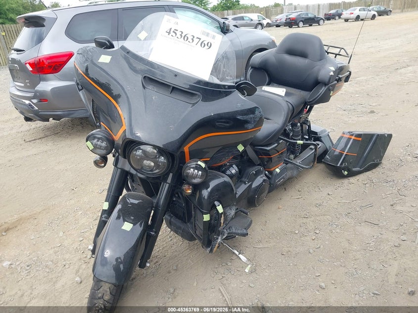 2022 Harley-davidson Electra glide VIN 1HD1KEF12NB674107 IAAI salvage auction — LEFT & RIGHT, Salvage (Tennessee), sold $8,700 on 2026-07-15 (photo 2)