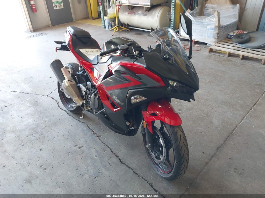 2025 Kawasaki Ninja VIN ML5EXGG13SDA33852 IAAI salvage auction — ROLLOVER, Salvage (Indiana), sold $1,800 on 2026-07-17 (photo 1)