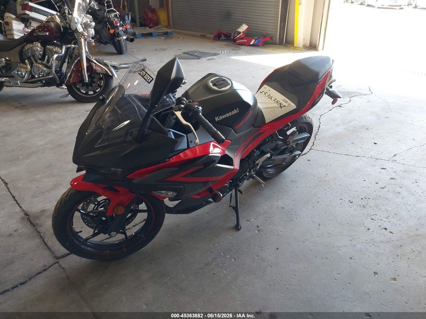 2025 Kawasaki Ninja VIN ML5EXGG13SDA33852 IAAI salvage auction — ROLLOVER, Salvage (Indiana), sold $1,800 on 2026-07-17 (photo 2)