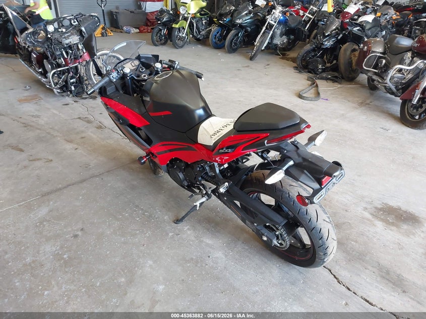 2025 Kawasaki Ninja VIN ML5EXGG13SDA33852 IAAI salvage auction — ROLLOVER, Salvage (Indiana), sold $1,800 on 2026-07-17 (photo 3)