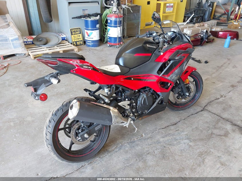 2025 Kawasaki Ninja VIN ML5EXGG13SDA33852 IAAI salvage auction — ROLLOVER, Salvage (Indiana), sold $1,800 on 2026-07-17 (photo 4)