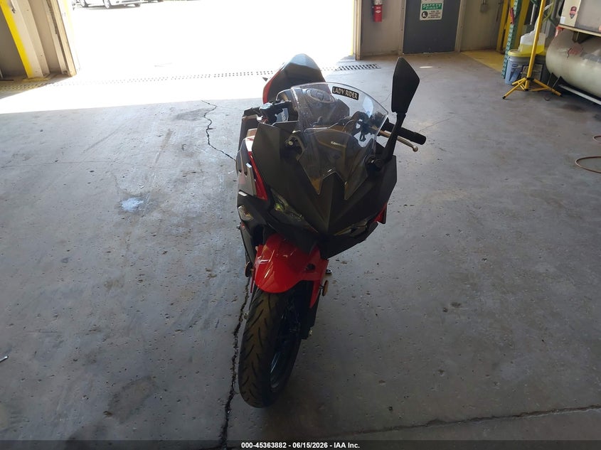 2025 Kawasaki Ninja VIN ML5EXGG13SDA33852 IAAI salvage auction — ROLLOVER, Salvage (Indiana), sold $1,800 on 2026-07-17 (photo 5)