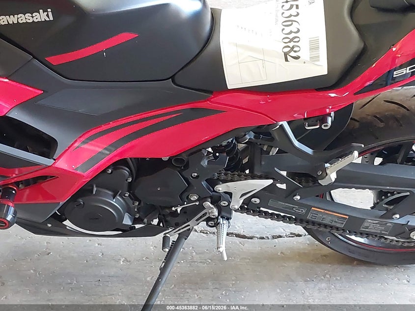 2025 Kawasaki Ninja VIN ML5EXGG13SDA33852 IAAI salvage auction — ROLLOVER, Salvage (Indiana), sold $1,800 on 2026-07-17 (photo 9)