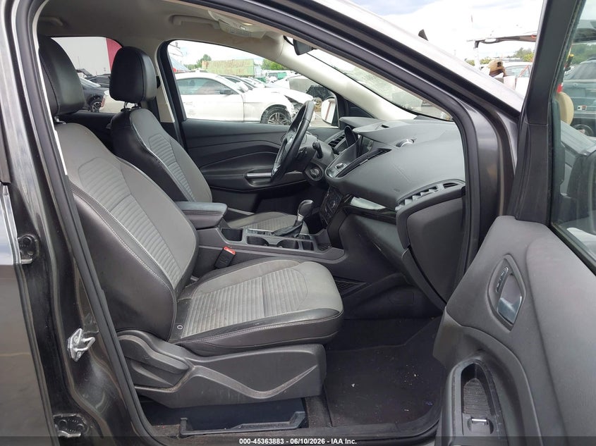 2017 Ford Escape VIN 1FMCU0GD5HUA46594 IAAI salvage auction — NORMAL WEAR, Clear-Dealer Only (Oregon), sold $1,625 on 2026-07-09 (photo 5)