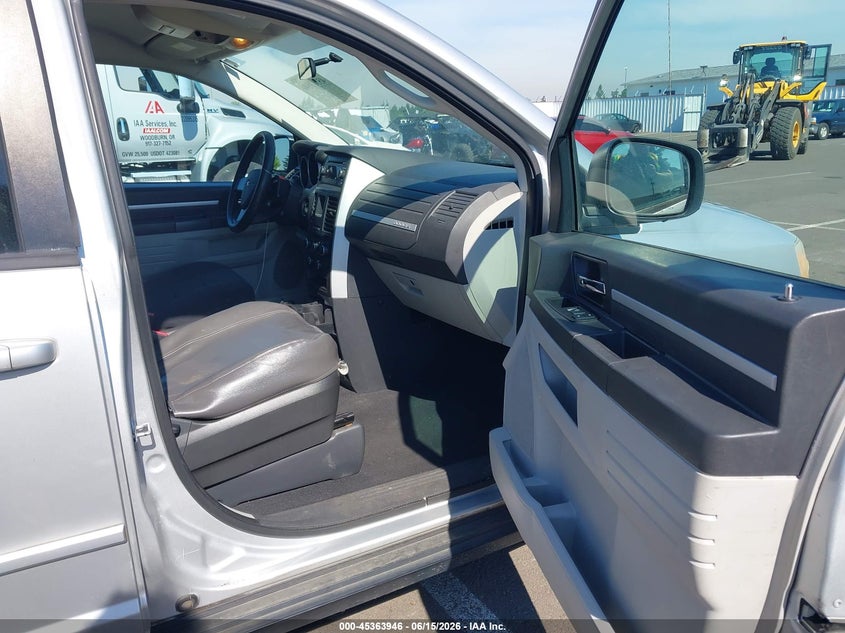 2010 Dodge Grand caravan VIN 2D4RN4DE4AR160852 IAAI salvage auction — LEFT FRONT, Enterprise Vehicles Clear Only (Oregon), sold $100 on 2026-07-08 (photo 5)