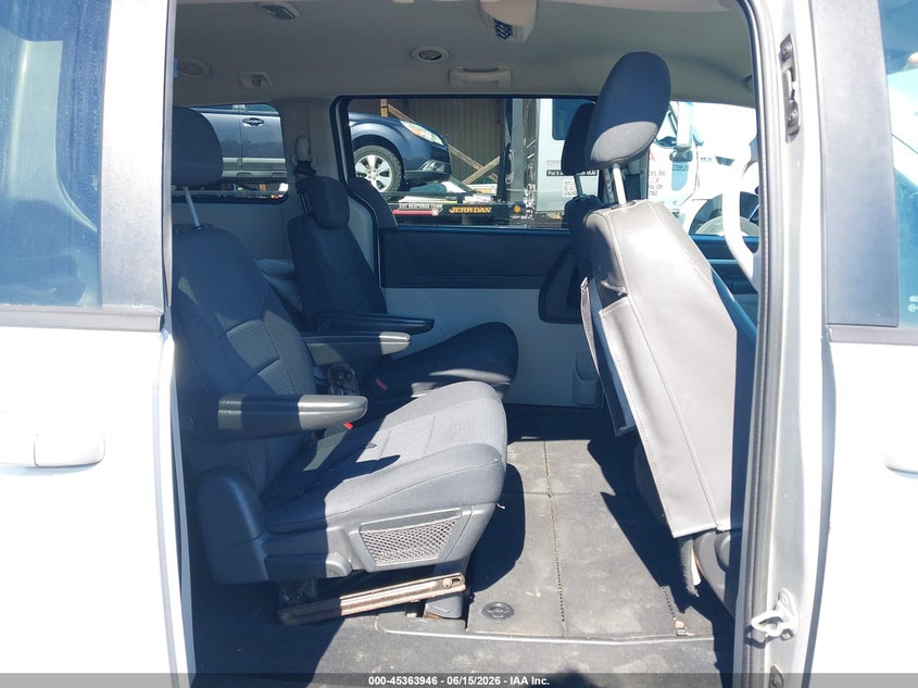 2010 Dodge Grand caravan VIN 2D4RN4DE4AR160852 IAAI salvage auction — LEFT FRONT, Enterprise Vehicles Clear Only (Oregon), sold $100 on 2026-07-08 (photo 8)
