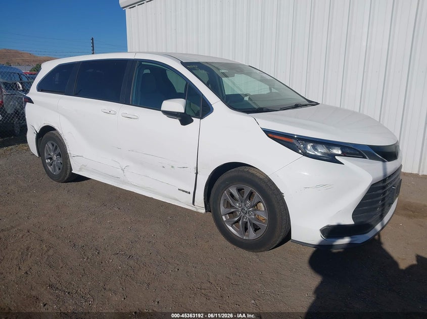 2021 Toyota Sienna VIN 5TDKRKEC3MS065196 IAAI salvage auction — RIGHT SIDE, Salvage Title, sold $7,900 on 2026-07-30 (photo 1)