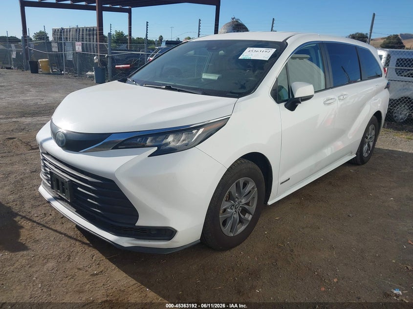 2021 Toyota Sienna VIN 5TDKRKEC3MS065196 IAAI salvage auction — RIGHT SIDE, Salvage Title, sold $7,900 on 2026-07-30 (photo 2)