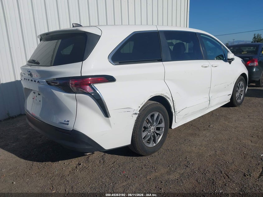 2021 Toyota Sienna VIN 5TDKRKEC3MS065196 IAAI salvage auction — RIGHT SIDE, Salvage Title, sold $7,900 on 2026-07-30 (photo 4)