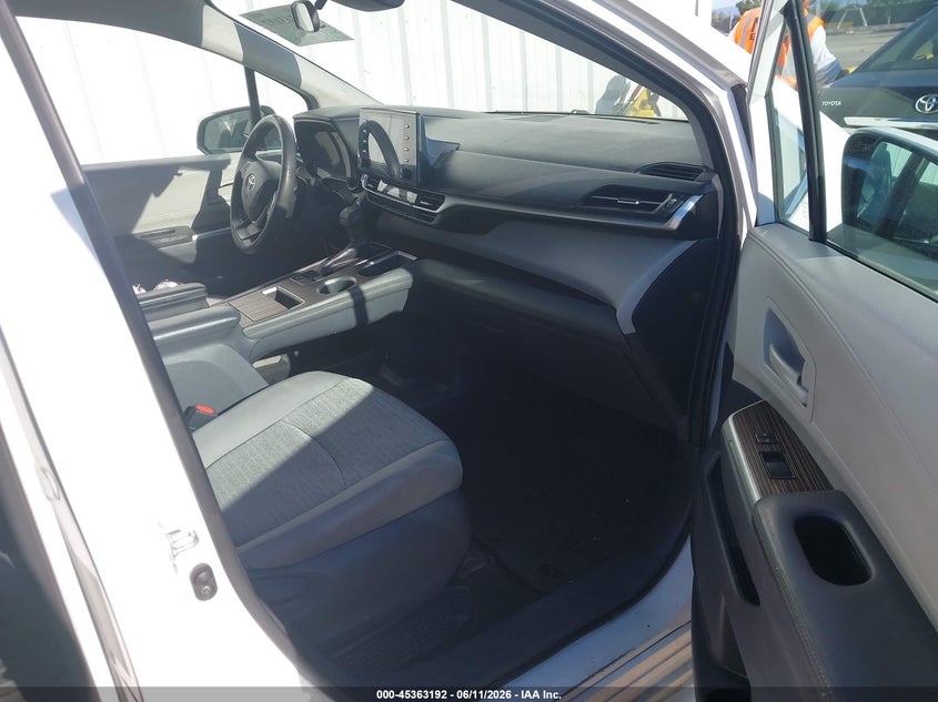 2021 Toyota Sienna VIN 5TDKRKEC3MS065196 IAAI salvage auction — RIGHT SIDE, Salvage Title, sold $7,900 on 2026-07-30 (photo 5)