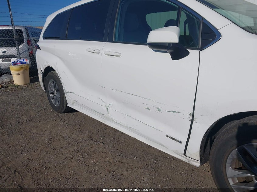 2021 Toyota Sienna VIN 5TDKRKEC3MS065196 IAAI salvage auction — RIGHT SIDE, Salvage Title, sold $7,900 on 2026-07-30 (photo 6)