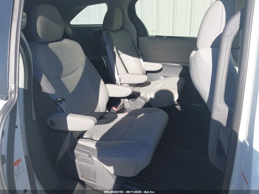 2021 Toyota Sienna VIN 5TDKRKEC3MS065196 IAAI salvage auction — RIGHT SIDE, Salvage Title, sold $7,900 on 2026-07-30 (photo 8)