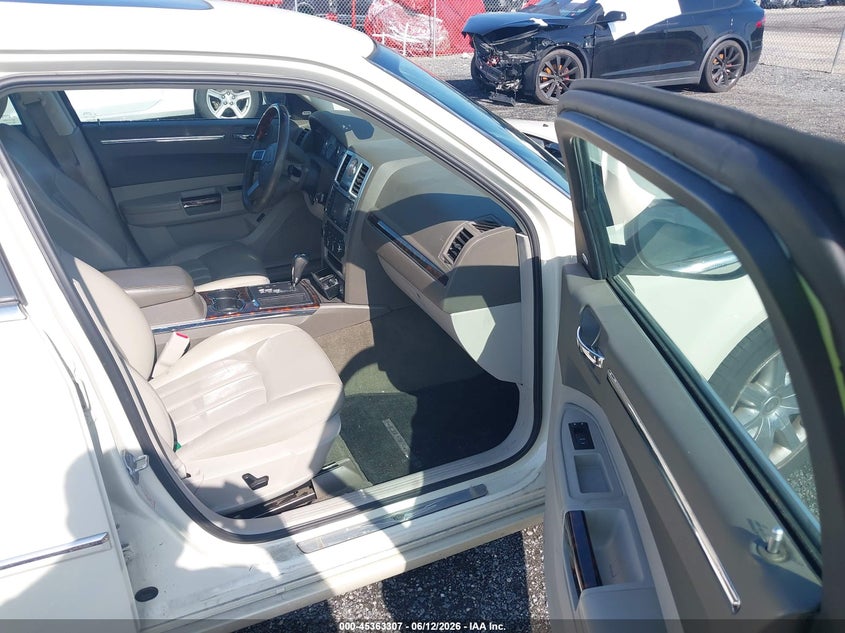 2008 Chrysler 300c VIN 2C3KA63HX8H131944 IAAI salvage auction — NORMAL WEAR, Clear (Delaware), sold $600 on 2026-07-06 (photo 5)