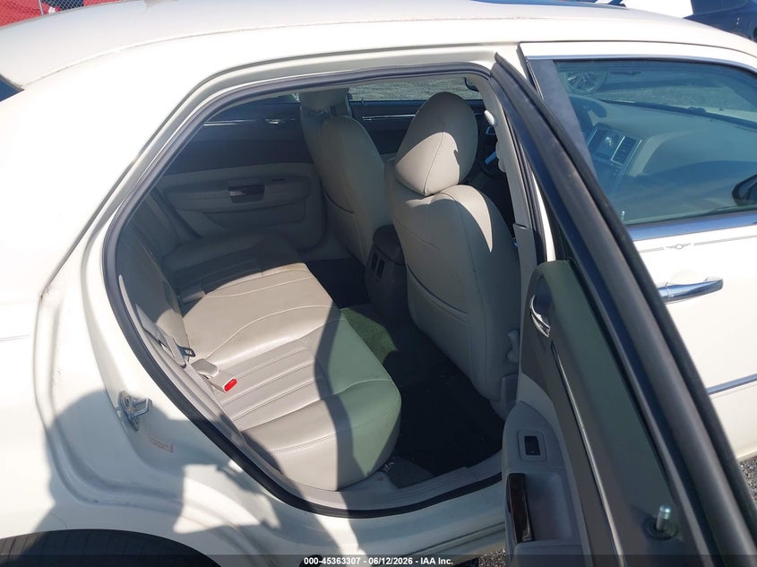 2008 Chrysler 300c VIN 2C3KA63HX8H131944 IAAI salvage auction — NORMAL WEAR, Clear (Delaware), sold $600 on 2026-07-06 (photo 8)