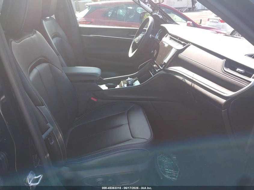 2026 Jeep Grand cherokee VIN 1C4RJHBR0TC210311 IAAI salvage auction — FRONT END, Salvage Title, sold $15,600 on 2026-08-01 (photo 5)