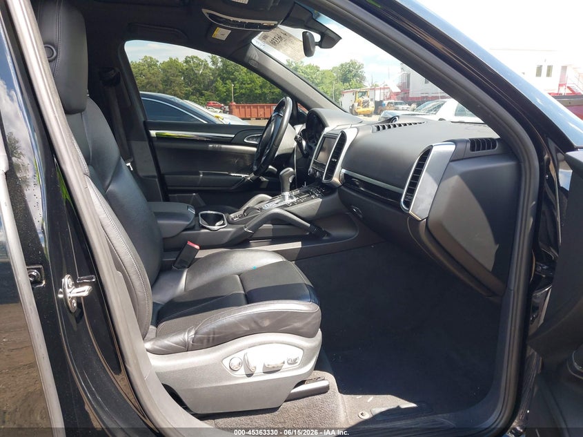 2012 Porsche Cayenne VIN WP1AA2A28CLA08894 IAAI salvage auction — WATER/FLOOD, Salvage - Greater Than 75% (Maryland), sold $2,450 on 2026-08-05 (photo 5)