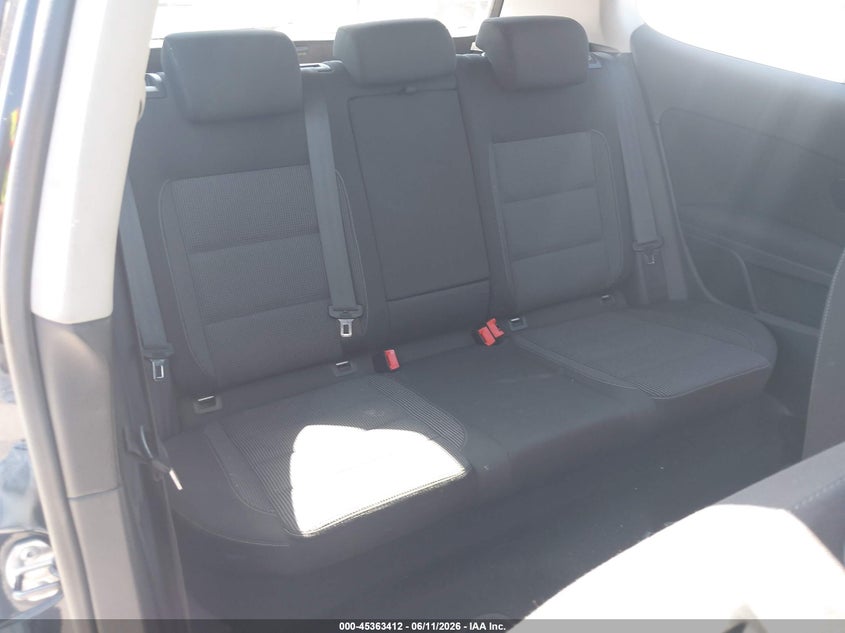 2010 Volkswagen Golf VIN WVWBB7AJ2AW310801 IAAI salvage auction — SIDE, Salvage (California), sold $650 on 2026-07-10 (photo 8)