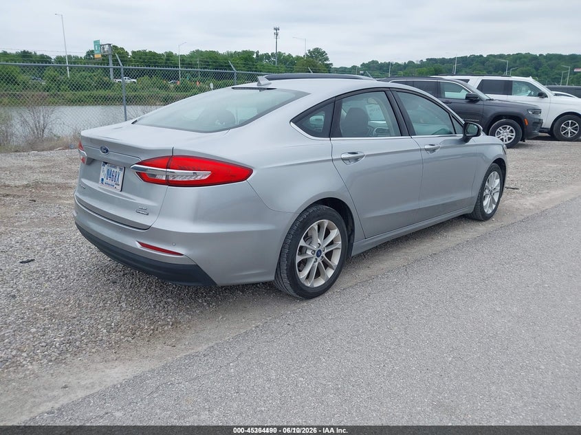 2020 Ford Fusion VIN 3FA6P0LU8LR197028 IAAI salvage auction — NORMAL WEAR, SF97 (Illinois), sold $10,800 on 2026-07-09 (photo 4)
